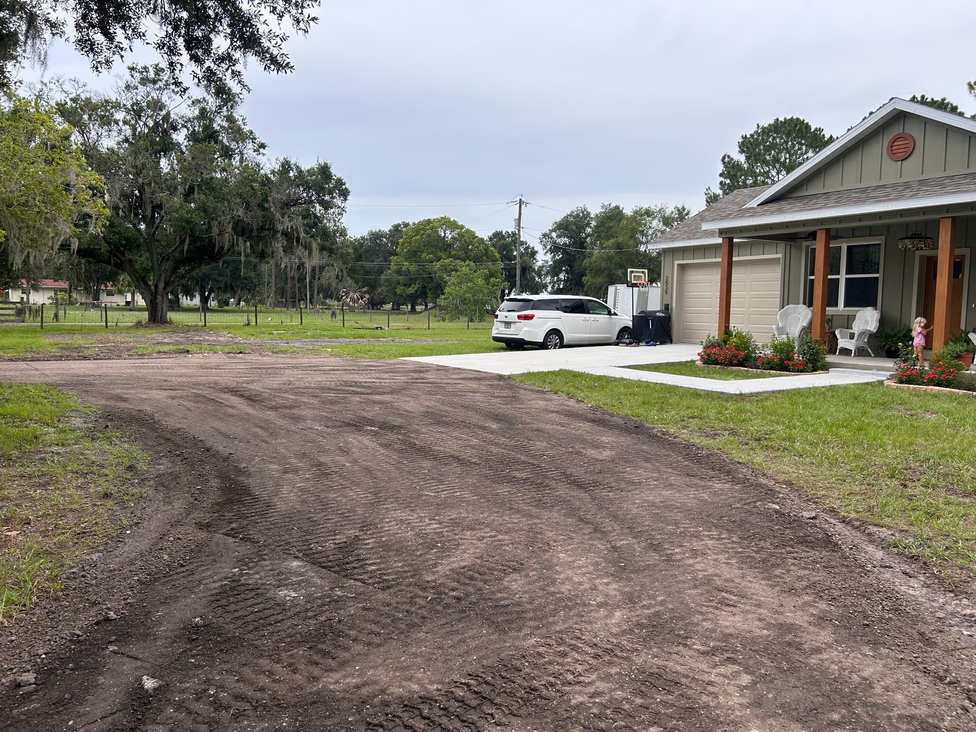 Gallery photos for Overgrown Driveway Gets Cleaned Up with Asphalt Millings: Image #4